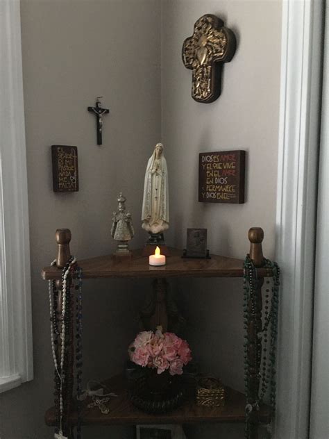 Pin by J. ORTIZ on Imagines Religiosas | Apartment decor, Catholic ...