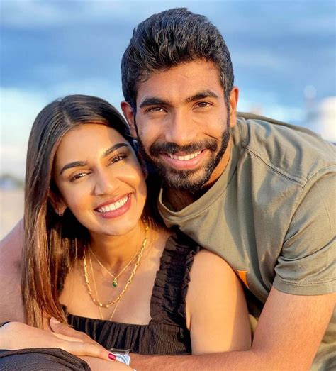 सुपर वुमन है Bumrah की पत्नी Sanjana Ganesan, Net Worth कर देगी हैरान