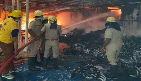 जयपुर : कंपनी के गोदाम में लगी भीषण आग, 20 से ज्यादा दमकल की गाड़ियों ...