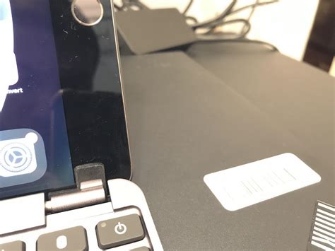 Brydge Keyboard Pressing into screen causing backlight bleed: is this ...