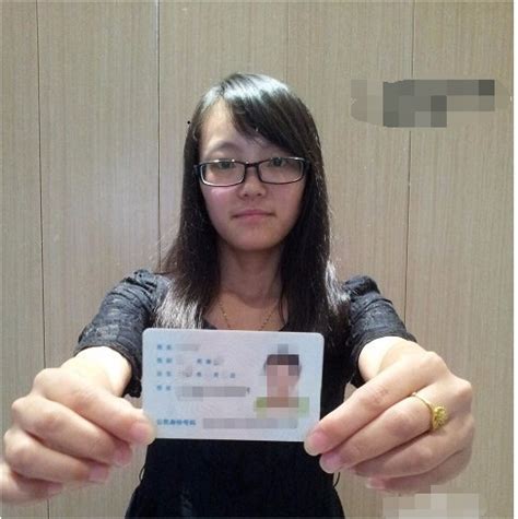 有身份证照片和手持身份证照片,银行卡照片可以申请贷款吗?