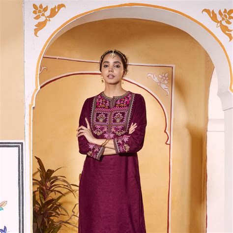 Buy Magenta Velvet High Slit Zari Embroidered Kurta | Rustorange