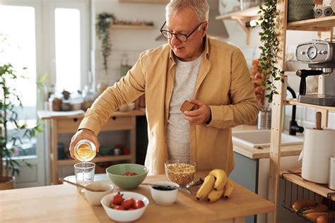 Older People 的图像结果