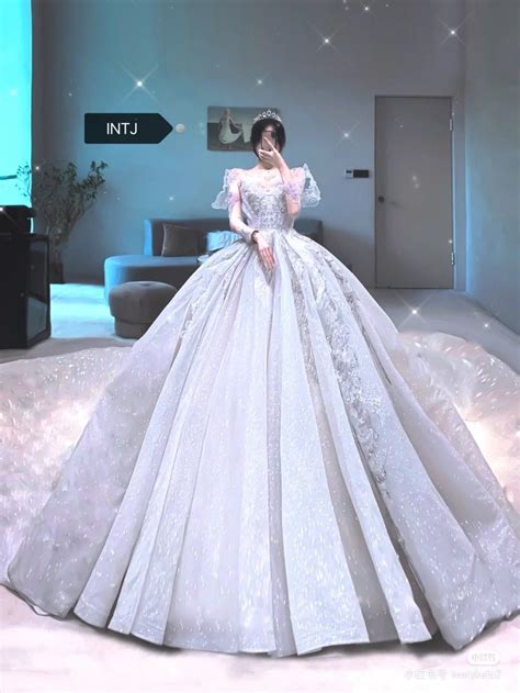 Ghim của LeeAnn Parker trên Stunning Wedding Gowns | Cô dâu, Trang phục cưới, Váy cưới
