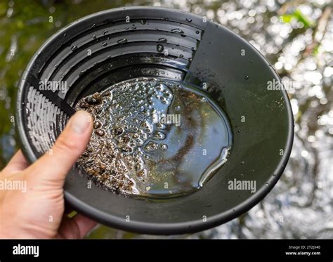 Pan for gold panning in the river Stock Photo - Alamy