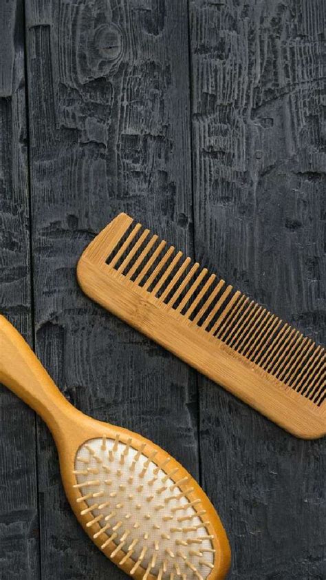 Wooden Comb Or Plastic Comb: Which Is Right For Your Hair?