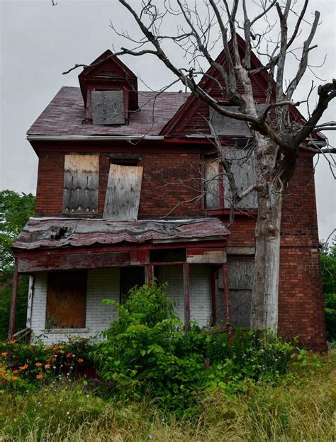 There are 22,000 abandoned houses in Detroit. This is one of them… : r ...
