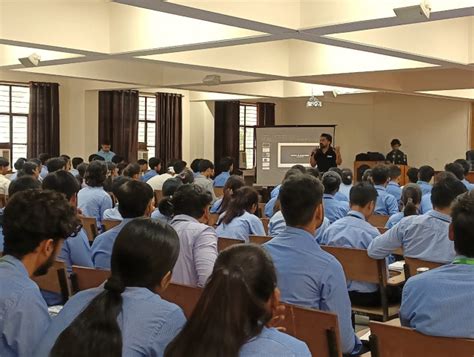 One-Day Workshop on Artificial Intelligence & Machine Learning at HRIT ...