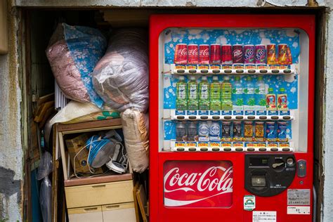 Tokyo vending machines in not the prettiest of places — Tokyo Times
