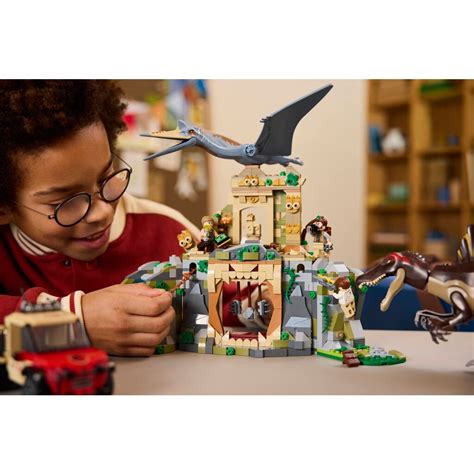 SPINOSAURUS & QUETZALCOATLUS AIR MISSION - THE TOY STORE