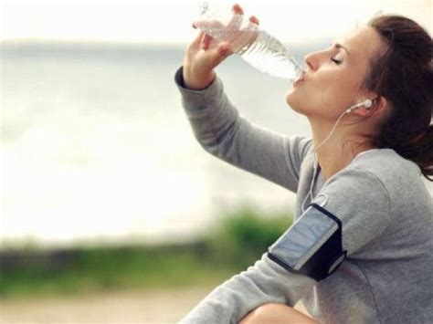Water Intoxication: ज़्यादा पानी पीना हो सकता है खतरनाक, जानें ज्यादा ...