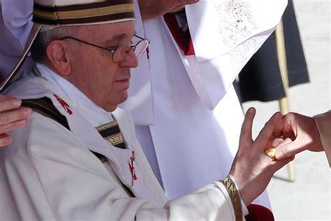 Fisherman’s Ring: Why Pope Francis’ signet ring will be destroyed ...