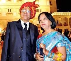 Anirudh Dave Family Wife Son Daughter Father Mother Age Height ...