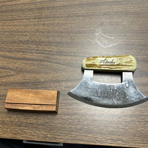 Alaska Ulu Knife: Bone & Wood Handle Excellence