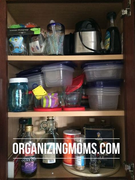 Organizing Food Storage Containers 的图像结果