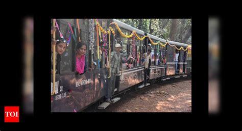 Mumbai Local Train Toy 的图像结果