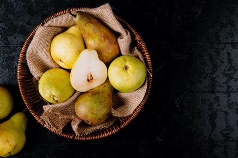 Pears Fruit Benefits, Nutritional Value, Side Effects, Precautions
