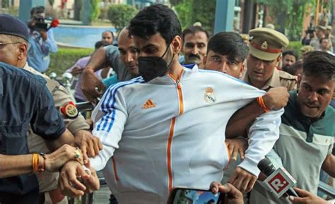 Bail petition of abusive leader Shrikant Tyagi rejected l गालीबाज नेता ...