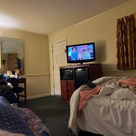 RELAX INN BY OYO NATURAL BRIDGE I-81 - Hotel Reviews, Photos, Rate ...