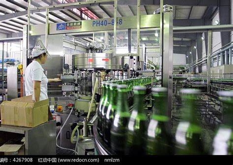 工业啤酒加工厂的自动化流水线高清图片下载-正版图片600439888-摄图网
