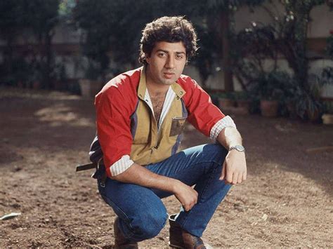 Sunny Deol used to incite people and start a race | સની દેઓલ લોકોને ...