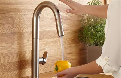 High-Tech Kitchen Faucets 的图像结果