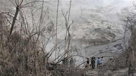 Pyroclastic Flow Causing a Tsunami 的图像结果