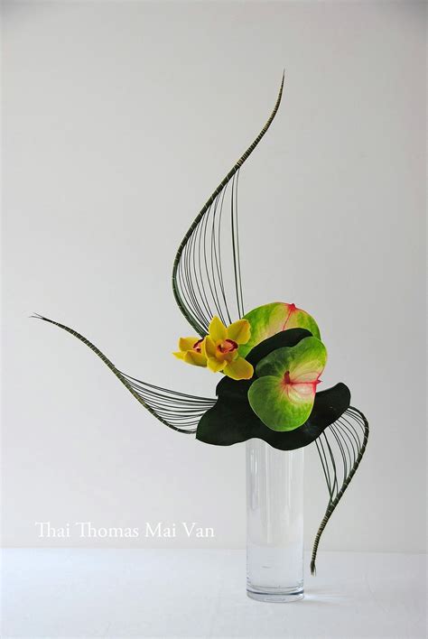 Ikebana | Flower arrangement designs, Contemporary flower arrangements ...
