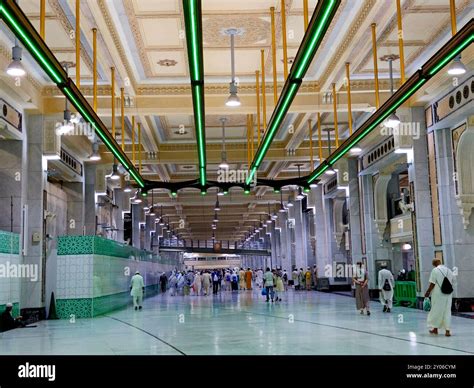 Mecca, Saudi Arabia, June 4 2024: Muslims travel back and forth between ...