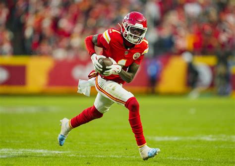 Xavier Worthy’s Mom Laughs Off Chiefs WR’s Injury Scare in 19–17 Win ...