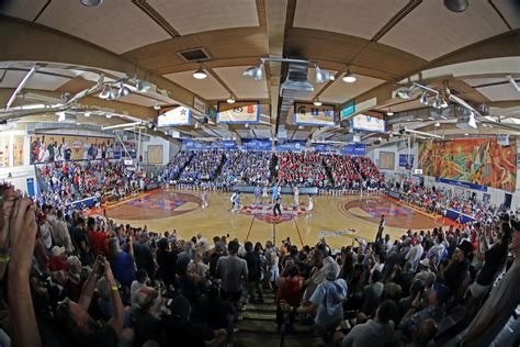 Maui Invitational returns to Lahaina Civic Center for first time since ...