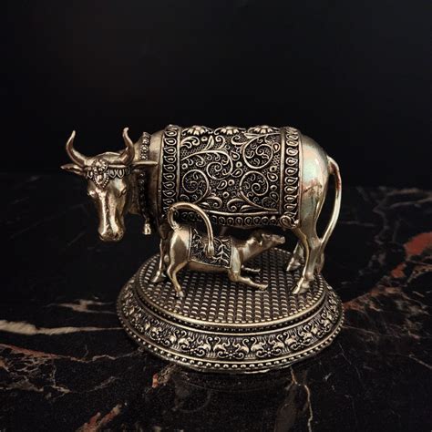 Brass Kamdhenu Cow & Calf Idol (2.5 Inches) - Craft Nagri