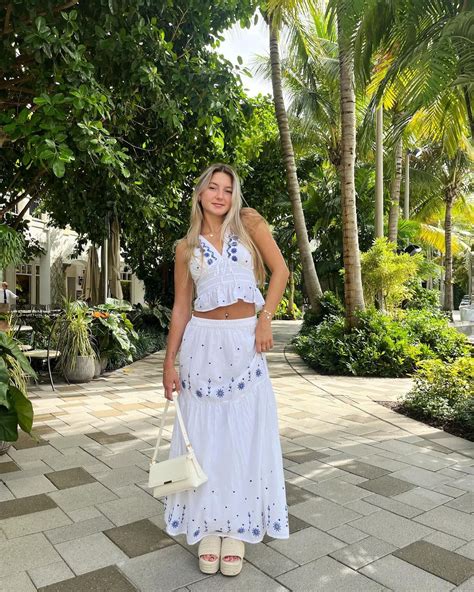 Long White Skirt Outfits: A Summer Maxi Styling Guide - Lulus.com ...