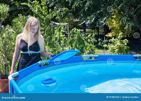 Pool Cleaning Tips Bikini 的图像结果