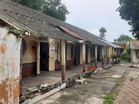 The classrooms of Alva Primary School in Kalol are in disrepair, with ...
