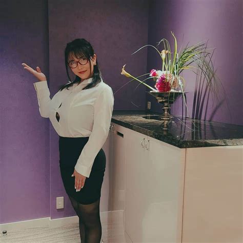 沖田杏梨さんのインスタグラム写真 - (沖田杏梨Instagram)「Reception Woman👓️ ️ Going to invite you to a fantastic world ...