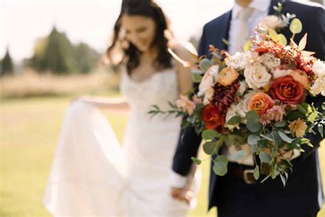 A Dreamy Celestial Wedding at Sah-Hah-Lee Golf Course near Portland ...