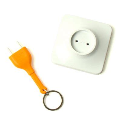 コンセントの形のキーホルダー。UNPLUG KEY RING | まとめのインテリア - デザイン雑貨とインテリアのまとめ