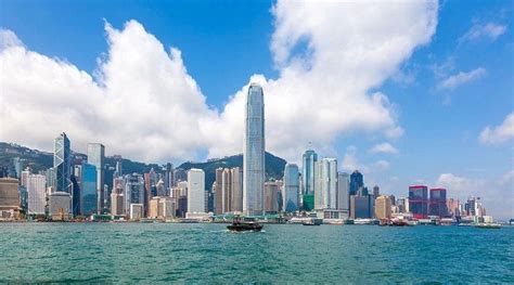 香港移民申请数量超10万，为什么选择移民香港？ - 知乎
