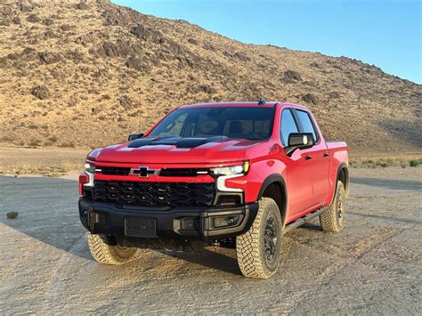 Touring: 2023 Chevy Silverado 1500 ZR2 Bison watches the sky