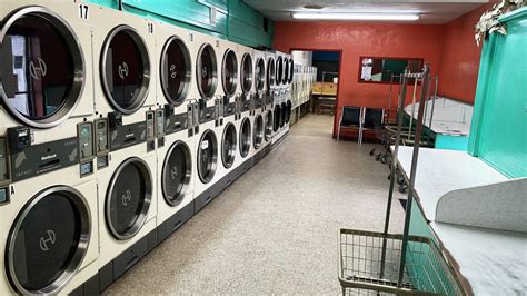Holland's 24 Hour Laundromat: Akron Laundry Service Open Late
