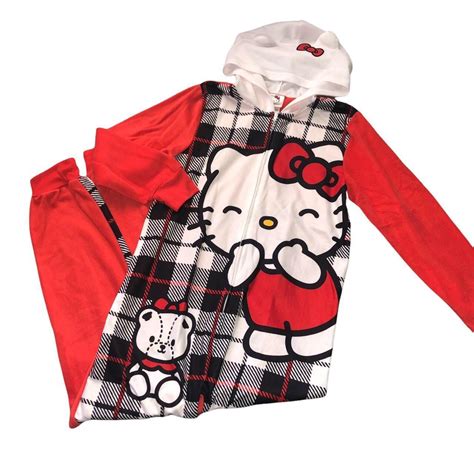 Sanrio Women's Red and Black Pajamas | Depop