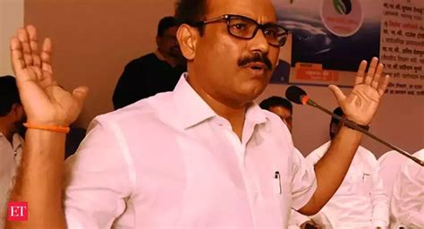 COVID vaccination: Maharashtra Minister Tope welcomes Centre's decision ...