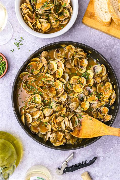 Almejas a la Marinera (Spanish Fisherman's Clams) - Recipes From Europe