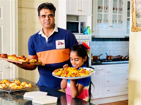 ‘অভাব দেখেছি, খিদের যন্ত্রণা সয়েছি,’ হাজার হাজার অভুক্ত মানুষের মুখে ...