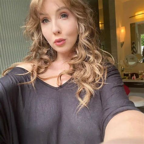 Actress Lena Paul Husband, Boyfriend, Married, age, Wiki, Bio,