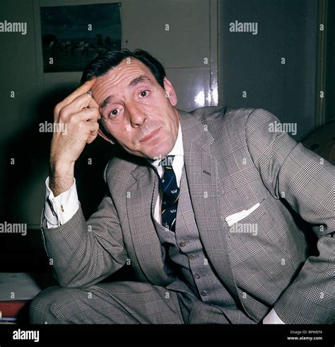 ERIC SYKES ACTOR / COMEDIAN (1964 Stock Photo - Alamy