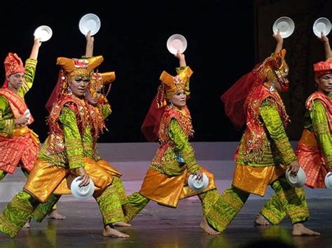 gambar tarian daerah kartun