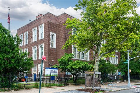 About Bayside | Schools, Demographics, Things to Do - Homes.com