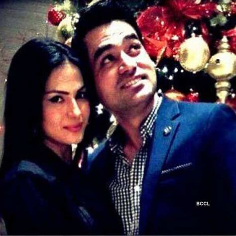 Veena Malik married Dubai based businessman Asad Bashir Khan Khattak in ...